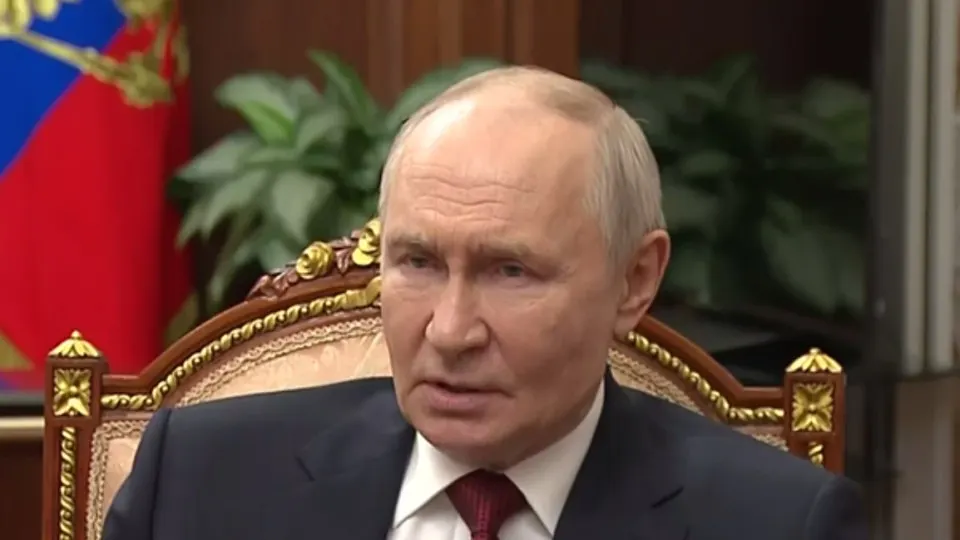 Президент заявил, что Киев предложил ограничить боевые действия четырьмя регионами и отказаться от дальнобойных ударов, однако в Москве не собираются идти на такие уступки; удары по инфраструктуре создают проблемы, но не меняют положения на фронте.