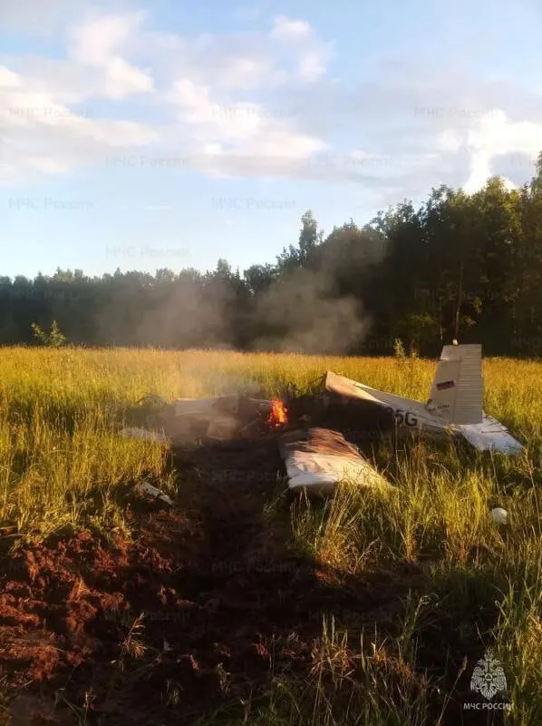 В Сергиево-Посадском округе на аэродроме Вихрево потерпел крушение легкомоторный самолёт, к месту выдвинуты спасательные подразделения и техника.