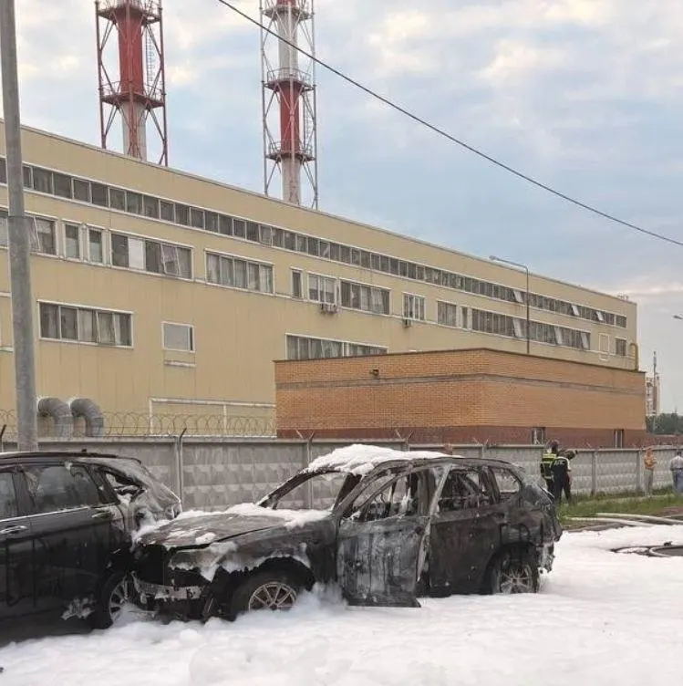 В государственных реестрах указана дата смерти — 9 июня 2026 года. Утром того же дня в подмосковной Балашихе взорвался BMW; по сообщениям, погибший мог быть офицером отдела снабжения ГРАУ.