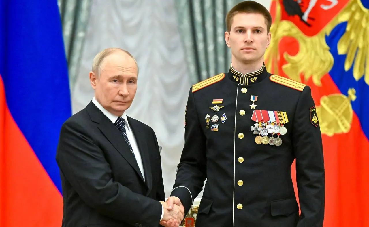 Президент лично наградил подполковника Ивана Берестовского медалью «Золотая Звезда» за мужество в ходе специальной военной операции. Он дважды был ранен, уничтожил три «Леопард-2» и участвовал в освобождении более 40 населённых пунктов.