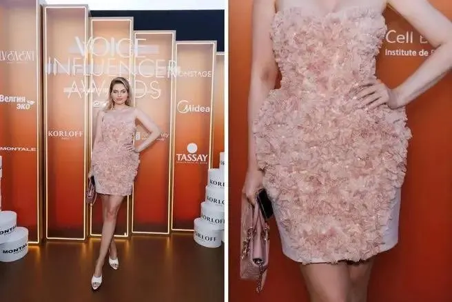 Мария Качанова (MASHA) на VOICE Influencer Awards 23 июня в Москве появилась в пудровом платье‑корсете из новой коллекции омской дизайнерши Галины Подзолко — на сайте производителя цена указана примерно 650 тыс. рублей.