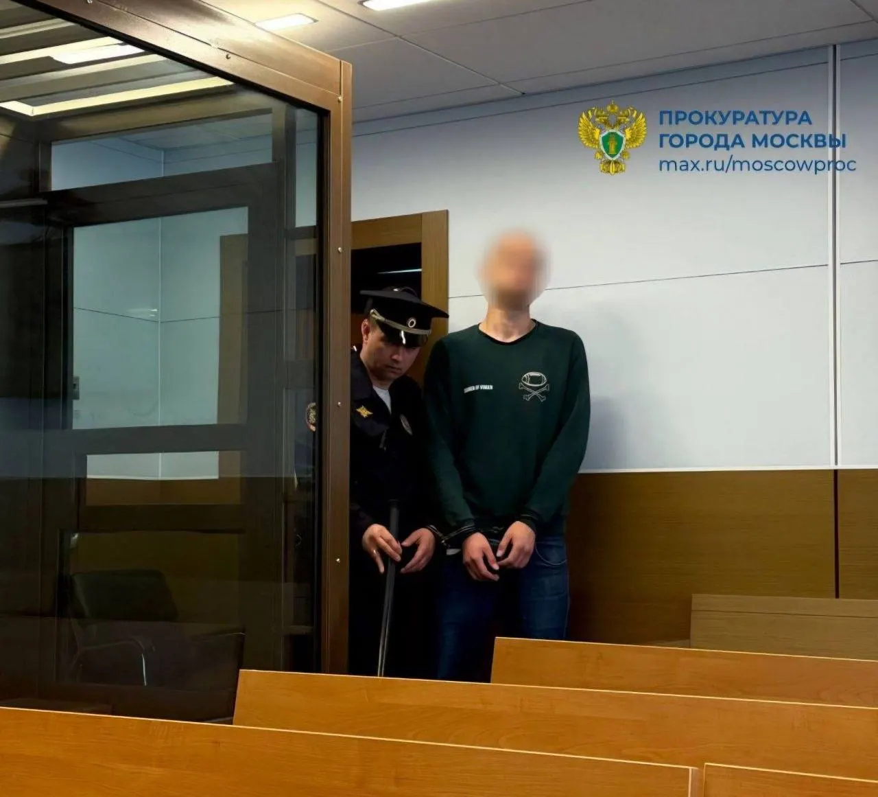 По версии следствия, мужчина задушил свою возлюбленную, которая была на четвёртом месяце беременности; наутро он сам сообщил о находке полиции. В суде он возражал против содержания под стражей.
