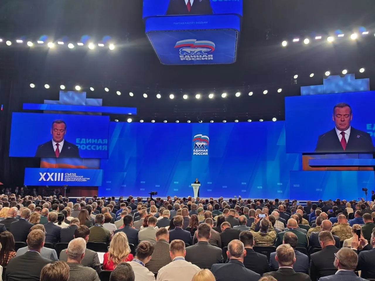 Лидер партии огласил топ‑5 общефедерального списка на съезде. Выборы в Госдуму назначены на 20 сентября.