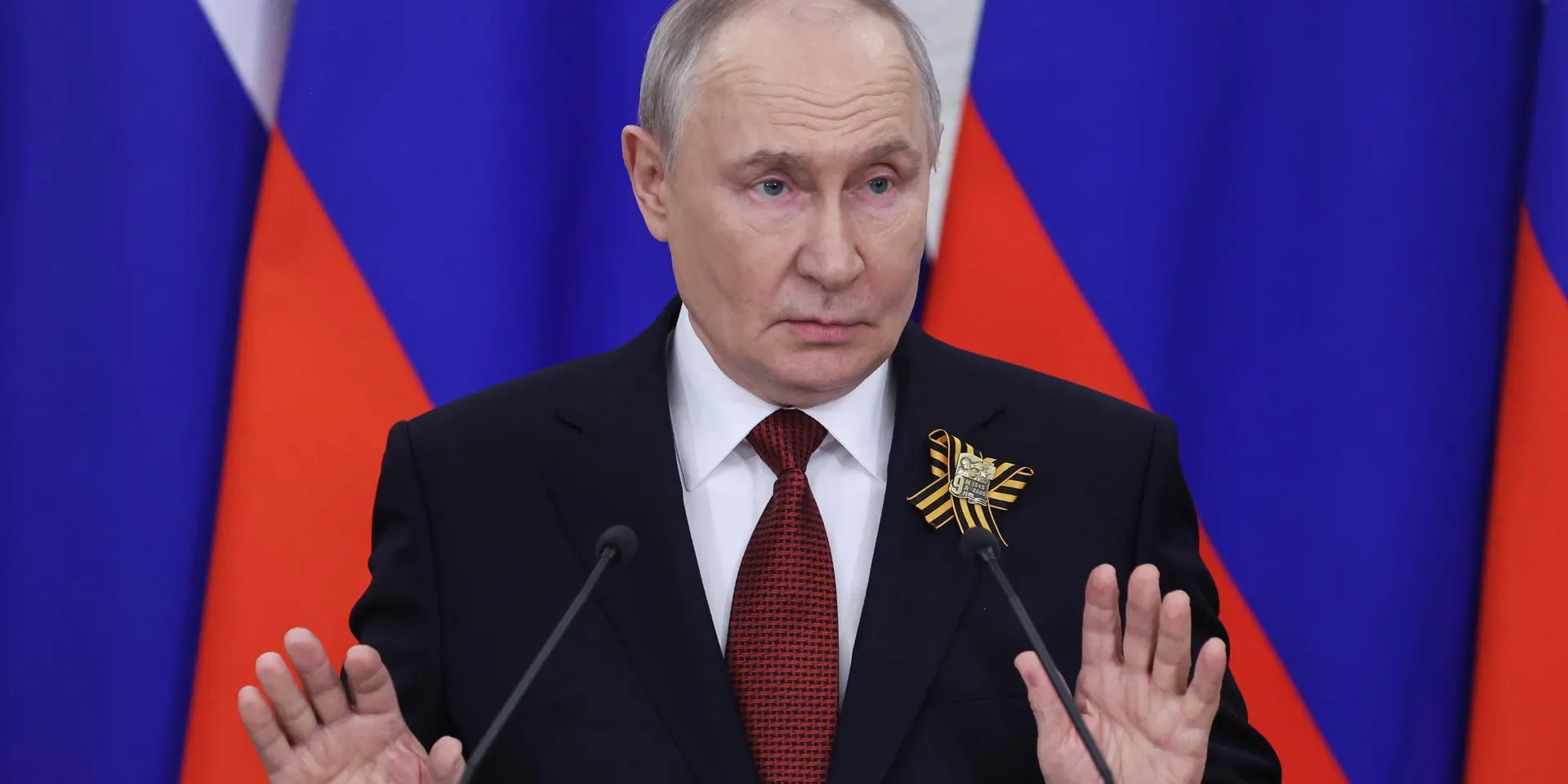 Чиновники Минфина и Центробанка предупредили о перегруженности бюджета из‑за текущих расходов на войну. В ответ президент поручил найти сокращения в невоенных статьях бюджета.