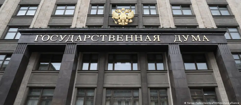 Вячеслав Мархаев призвал власти обнародовать ясную стратегию завершения спецоперации, связав отсутствие плана с угрозой хаоса и критикуя рост тарифов и экономическое истощение страны.