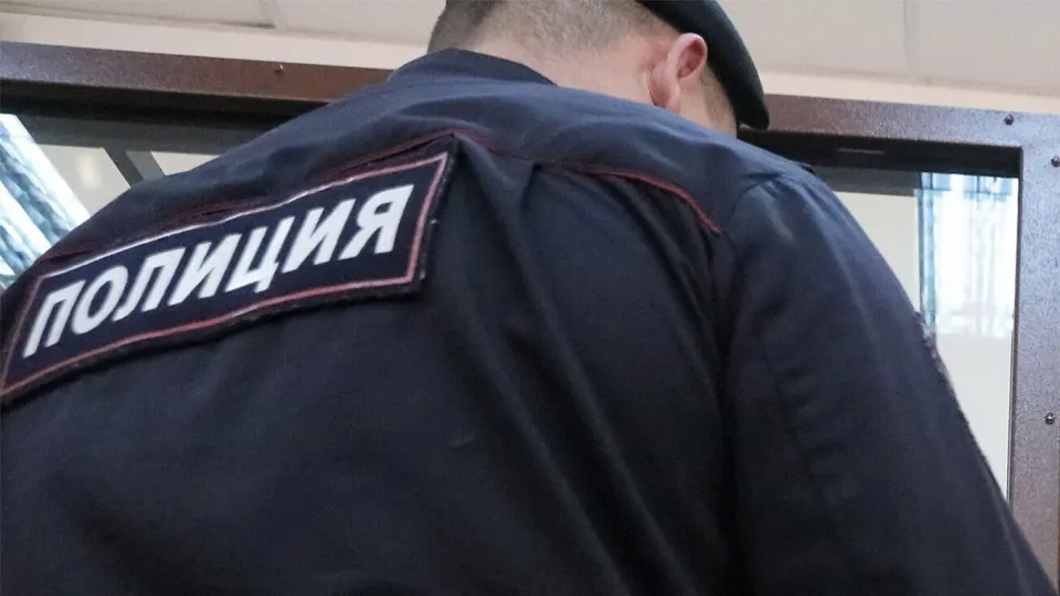 Следствие считает, что компании могли мошеннически исполнять госконтракты на поставку радиостанций для МВД и Росгвардии; проверяют и другие соглашения и платежи.