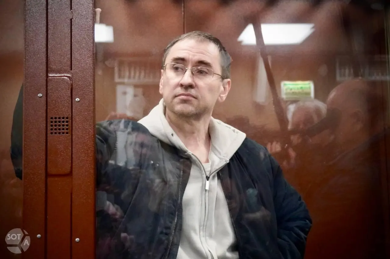 Тверской суд Москвы смягчил меру пресечения: Ролдугин, задержанный по делу о предполагаемом незаконном использовании персональных данных, переведен из СИЗО под домашний арест.