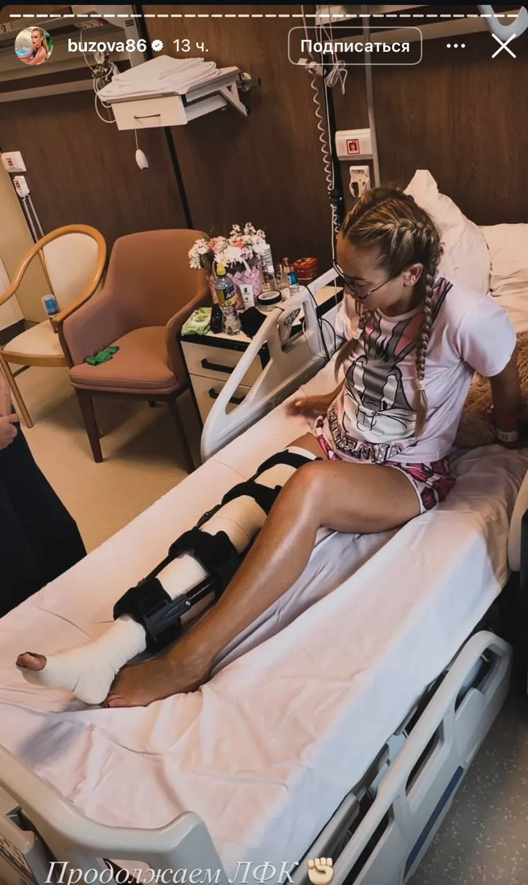 В Государственном Кремлёвском дворце прошёл гала‑концерт «Лидеры. Главная сцена 2026», где юные участники из барнаульской студии «Матрёшки» исполнили номер совместно с Ольгой Бузовой. Певица вышла на сцену в инвалидном кресле после недавней операции и поддержала детей.