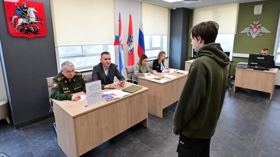 В реестре воинского учета начали появляться реальные адреса проживания призывников и резервистов, которые они не указывали в военкомат. Правозащитники предупреждают, что это облегчает поиск людей для призыва на фоне ужесточения мобилизационных мер.