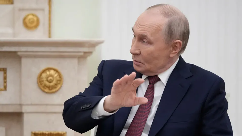 С 2022 года в России участились случаи изъятия частных активов: возбуждено более сотни дел, изъято активов на сумму свыше 6,5 трлн руб. Давление на элиту усиливается — некоторые бизнесмены теряют компании, другие делают крупные «пожертвования» в бюджет.
