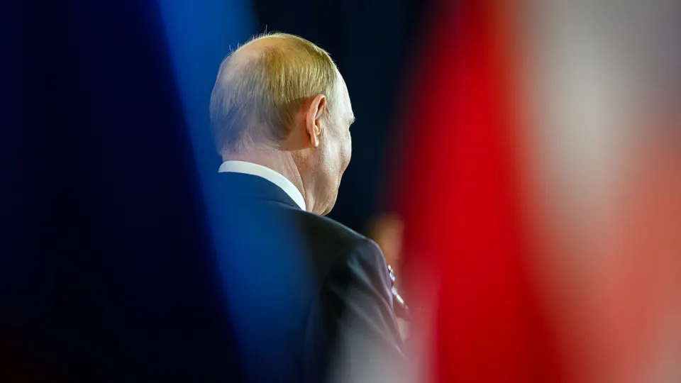 Одна из ведущих соцслужб перестала публиковать «открытый» рейтинг доверия президента: показатель упал до 29,5%. Одобрение власти тоже снижается, но поддержка правительства остаётся выше.