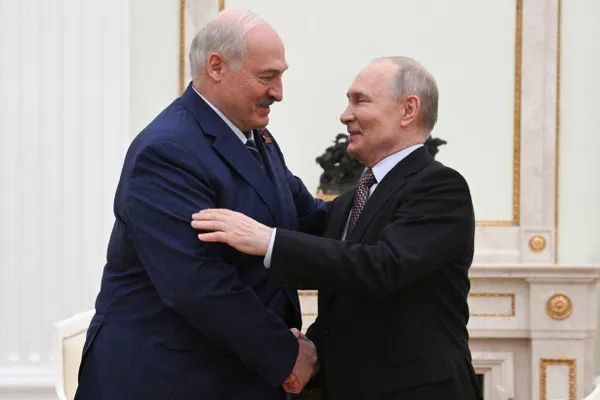 Президент Украины сообщил о передаче нового мирного предложения России. Между тем в Кремле и в Минске проходят встречи, а в Запорожье зафиксированы атаки с пострадавшими.