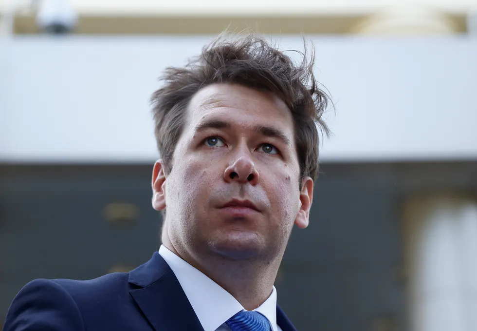 Адвокат Илья Новиков — который переехал в Украину и работает в украинской адвокатуре — рассказал о быте в Киеве при обстрелах, о защите задержанного по делу о подрыве «Северного потока», о санкциях против Петра Порошенко и о том, почему он открыто критикует руководство страны.