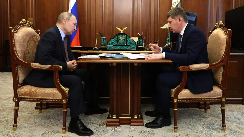 Президент поручил ускорить рост инвестиций, но высокие ставки, бюджетная экономия, потеря доверия бизнеса, последствия войны и масштабная перехватизация активов мешают восстановлению. Вложения уже сокращаются, и большинство прогнозов остаются пессимистичными.