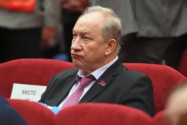 Партия предварительно одобрила желание Валерия Рашкина баллотироваться в Госдуму по Ангарскому одномандатному округу. Окончательное решение будет принято на съезде КПРФ. Ранее у политика была судимость, погашенная в 2024 году, после чего он вновь получил право на участие в выборах.