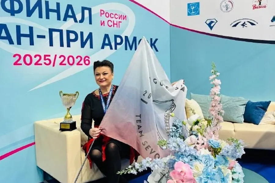 Фигуристка из Калининграда Оксана Теплова выиграла финал Гран‑при Ассоциации развития массового катания на коньках в Москве в возрастной категории взрослых любителей.