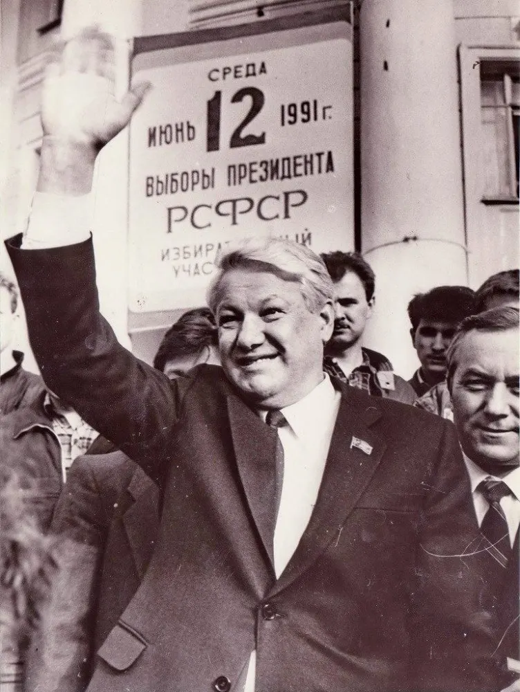 12 июня 1991 года прошли первые прямые выборы президента РСФСР — Борис Ельцин одержал победу в первом туре. Краткая хронология событий, правила конкурса, ключевые кандидаты и результаты по регионам.