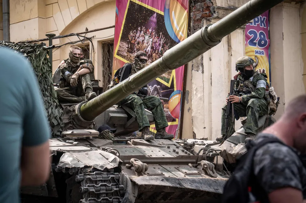 Попытка мятежа в июне 2023 года выявила институциональные слабости режима, но в итоге привела к усилению контроля через демонстрацию наказаний, перестановки и усиление роли лояльных фигур.