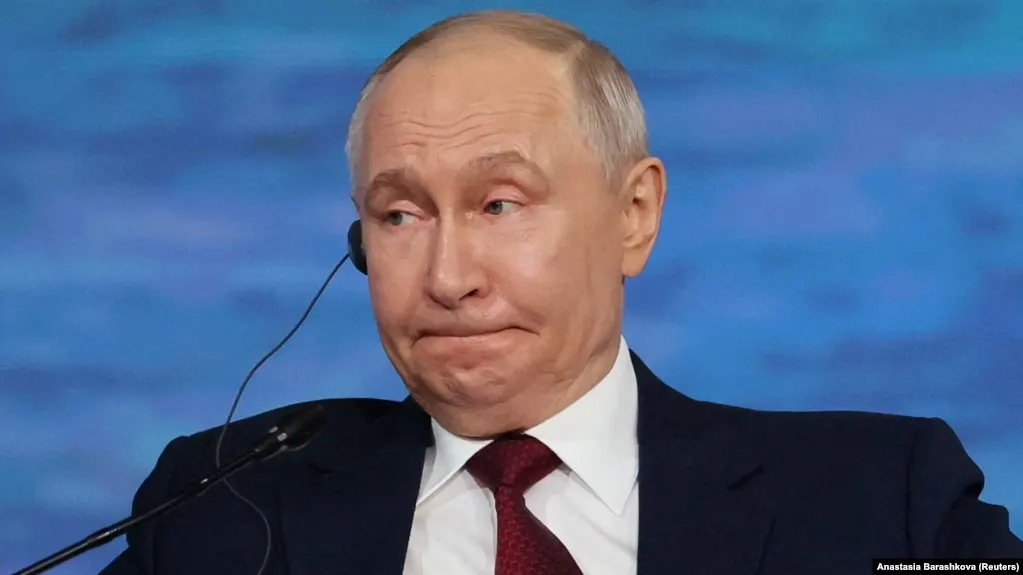 По мнению президента, западные страны пока не отваживаются запускать беспилотники по России со своей территории. Он отверг обвинения в причастности стран Балтии к запускам дронов и связал удары по регионам с попытками «раскачать» общество.