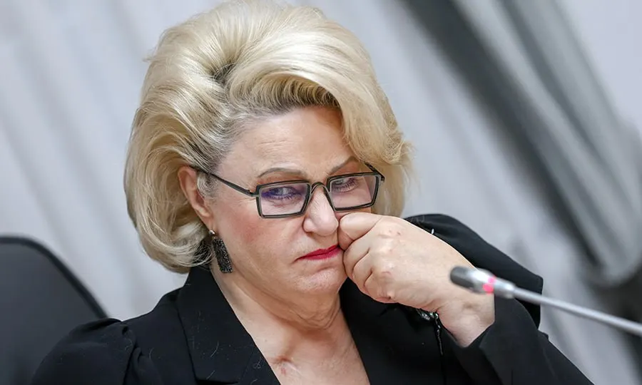 Депутат Нина Останина призвала Роскомнадзор и Минцифры ограничить время, которое дети проводят в онлайн‑играх, предложив использовать методы замедления трафика, применявшиеся к мессенджерам.