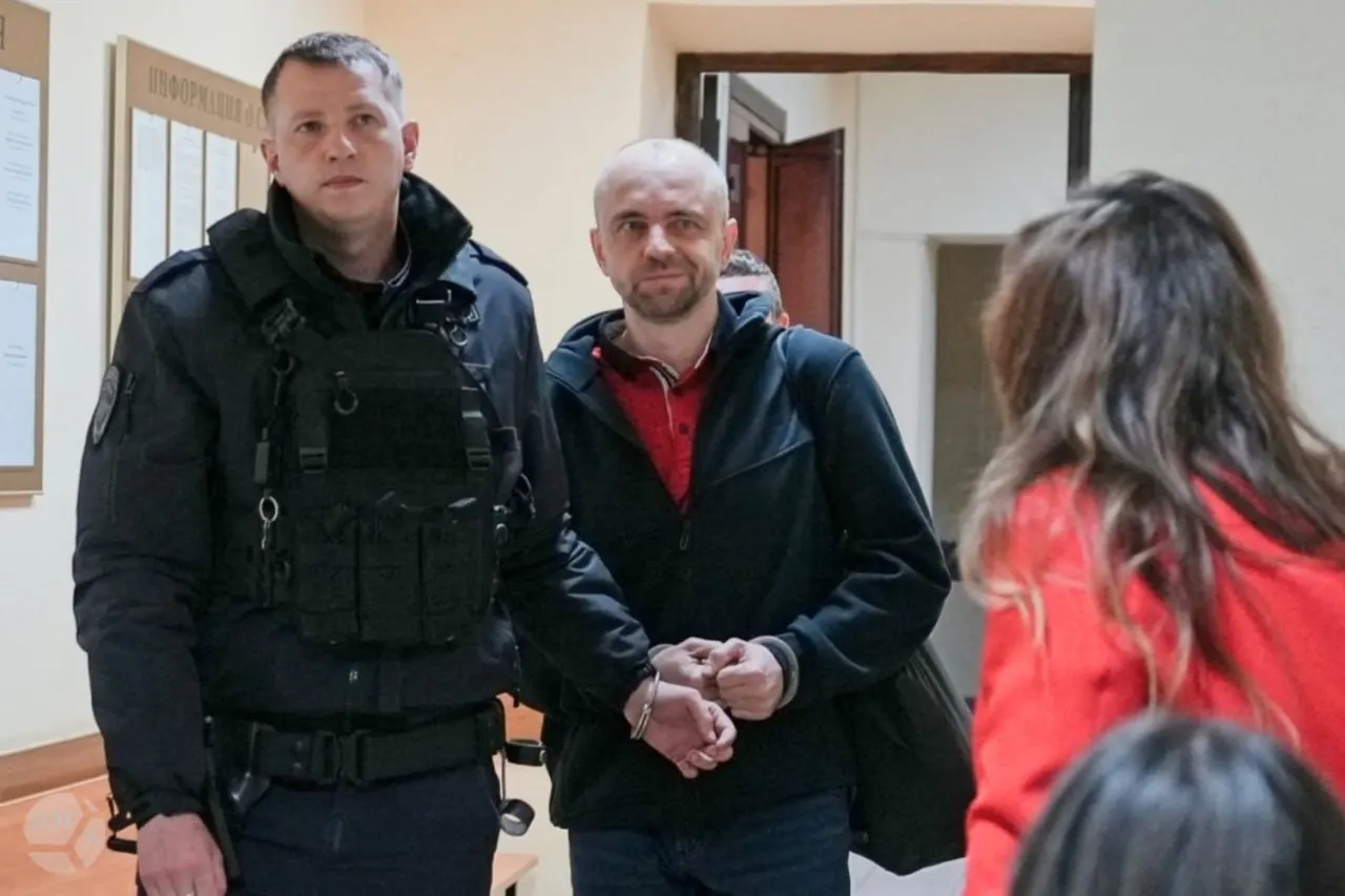 Прокурор потребовал 13 лет лишения свободы для разработчика и 9 лет для его соратницы по делам о мошенничестве и легализации доходов. Подсудимые утверждают, что создали уникальный компактный комплекс РЭБ и считают дело заказным.