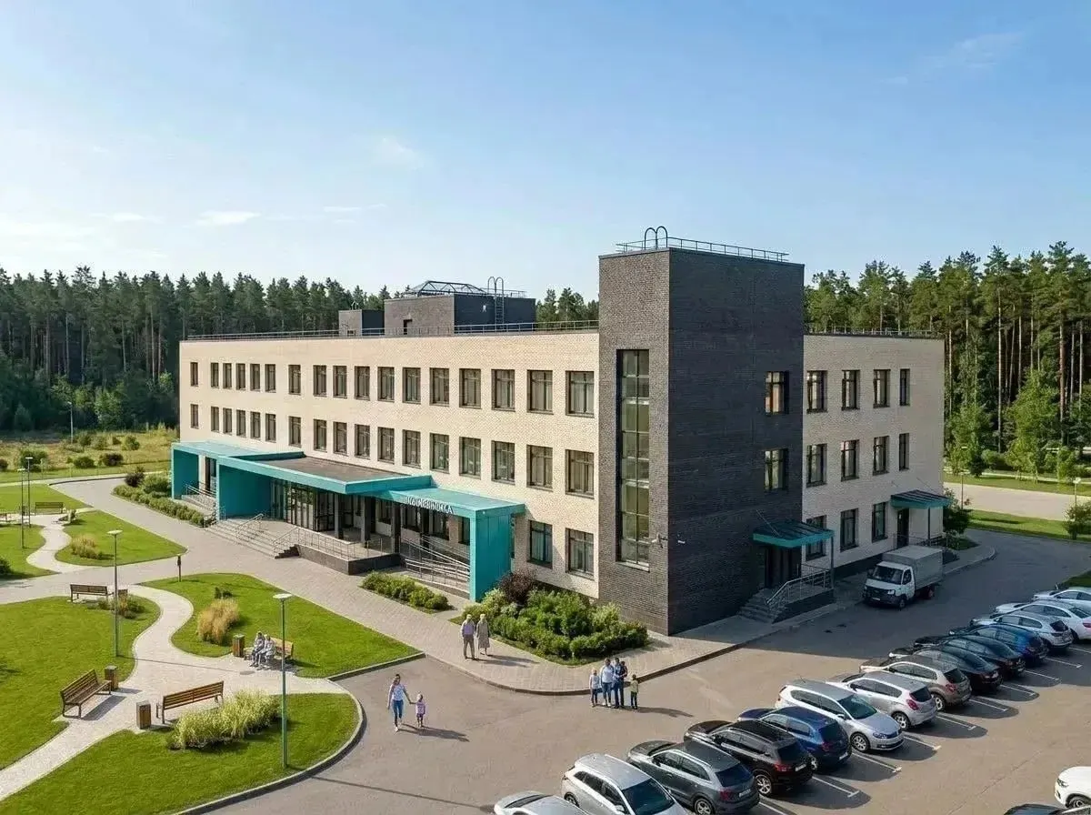 Трёхэтажное здание поликлиники возведут за 545 дней; общая стоимость с оборудованием оценивается около 1,2 млрд рублей.