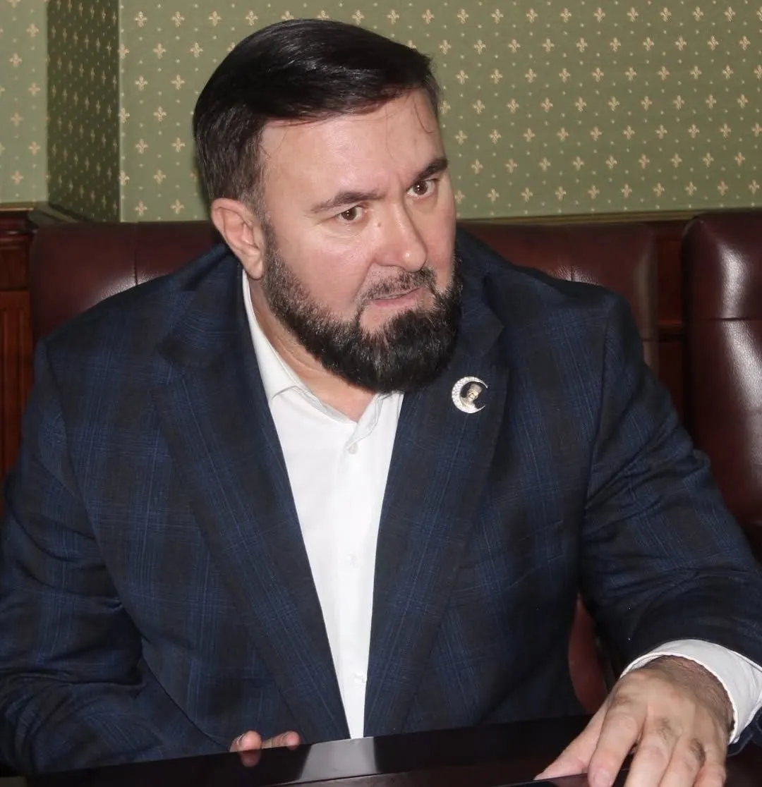 В указе президента от 26 июня Мансуру Солтаеву присуждена грамота за заслуги в укреплении законности и защите прав и интересов граждан. Ранее омбудсмен фигурировал в ряде скандалов и критиковал правозащитников.