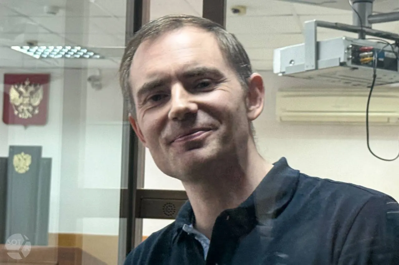 В Замоскворецком районном суде Москвы Григорий Явлинский выступил в качестве свидетеля защиты по делу о распространении «фейков» об армии в отношении зампреда «Яблока» Максима Круглова и охарактеризовал его как мирного и ответственного человека.