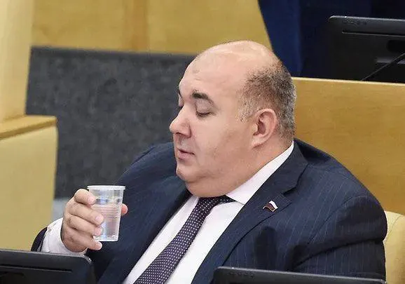 Басманный районный суд Москвы удовлетворил ходатайство следствия: Напсо обвиняют по ч.1 ст.131 УК РФ. По версии следствия, инцидент произошёл в марте 2023 года, потерпевшей была его 19‑летняя бывшая помощница.