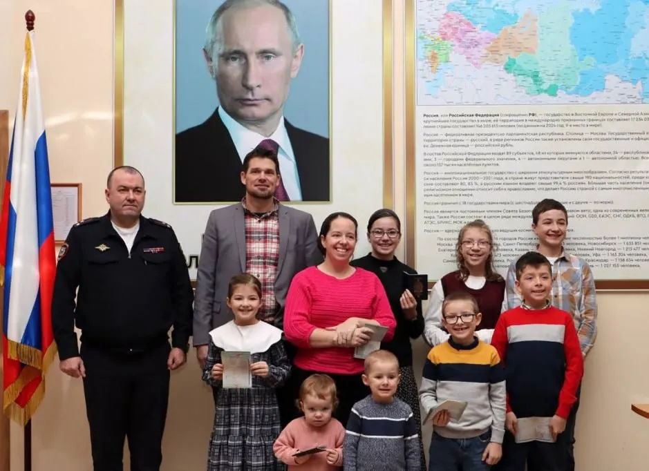 В 2025 году 1112 иностранцев получили упрощённые «визы традиционных ценностей», которые дают возможность оформить временное проживание без квот и экзаменов.