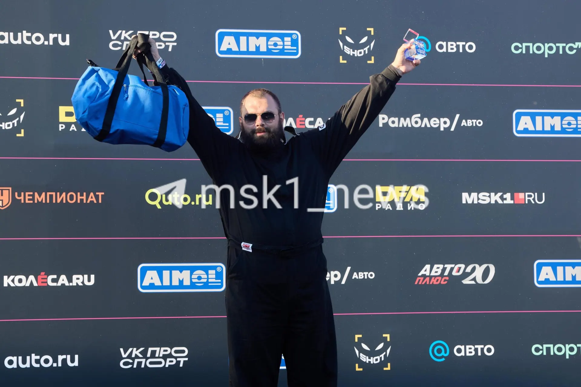 На подмосковном автодроме Moscow Raceway состоялся фестиваль дрифта RDS: в заездах участвовали как именитые пилоты, так и новички, в спецноминации победил Виталий Сорокин. Публикуем фото с мероприятия.