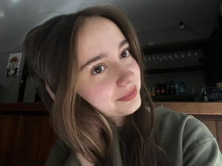 София Соколова, набравшая по два экзамена на 100 баллов, получила бюджетное место в Первом МГМУ имени Сеченова, переехала в Москву и рассказывает, что обучение сложное, но очень интересное.