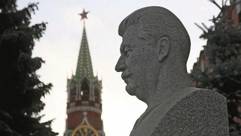 Длительное отсутствие главы Центробанка и активные обсуждения в элитах возможных кадровых перестановок вызвали слухи о смене экономического курса и перестановке руководства правительства.