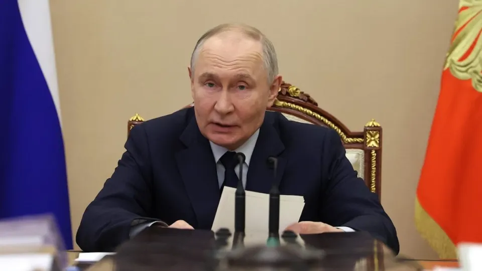 Президент прокомментировал рекордное сокращение инвестиций — в первом квартале они упали на 14,3%. Правительство связывает спад с высокими ставками, снижением прибыли и внешними ограничениями, отмечая при этом ограничения бюджетной поддержки.