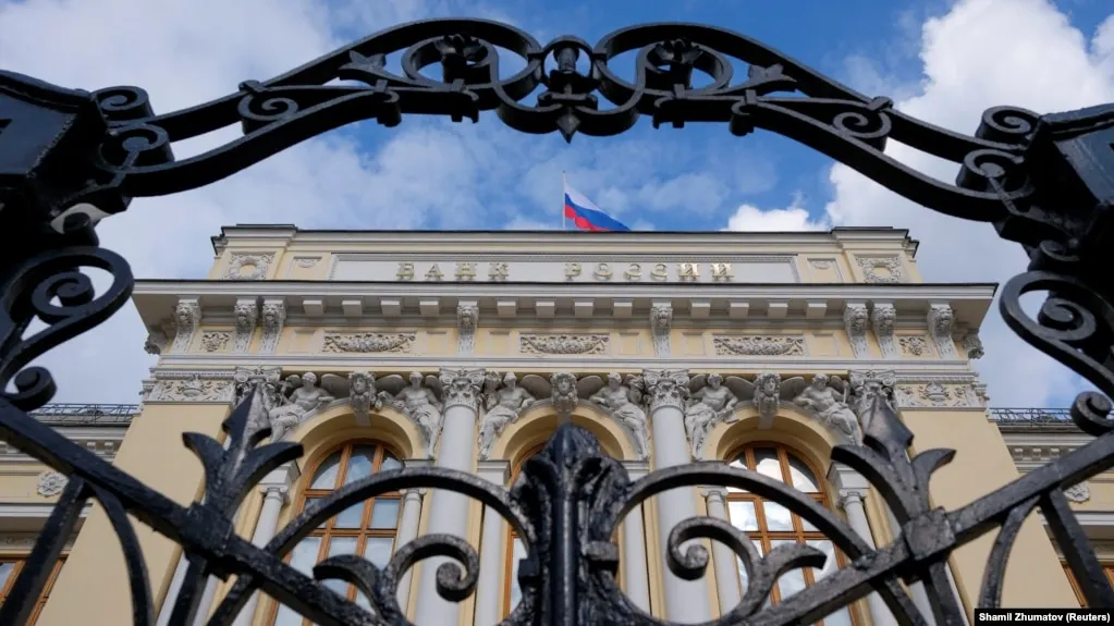 Центробанк сократил оценку роста ВВП на 2026 год до 0–1% и повысил прогноз инфляции до 6–7%; регулятор также пересчитал показатели бюджета и внешней торговли.