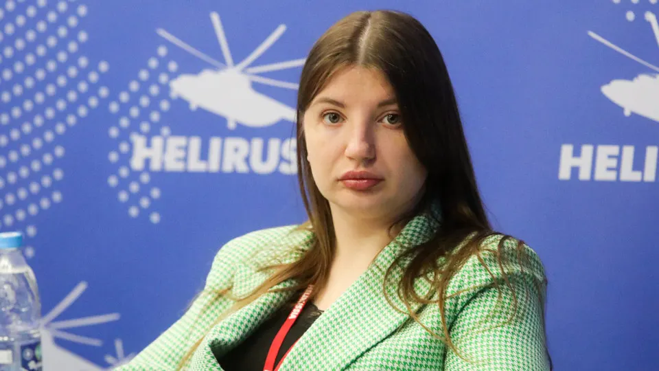 В столице задержана руководитель управления беспилотных систем Минпромторга и ещё двое фигурантов — им вменяют растрату и мошенничество в рамках проекта по созданию беспилотников. Все трое отправлены в СИЗО.