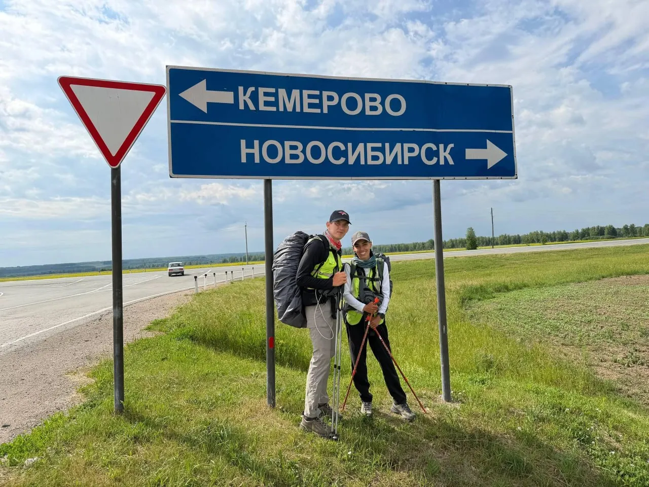 Супруги-блогеры Павел и Тамара продолжают пешее путешествие из Москвы во Владивосток и уже прошли через Кемеровскую область; в планах — финиш во Владивостоке 31 декабря.