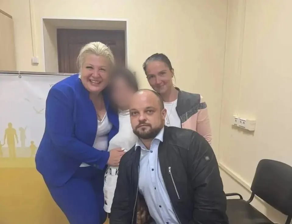 Девочку нашли спустя три дня примерно в 150 км от дома — она вернулась из реабилитационного центра и будет продолжать занятия с психологами.