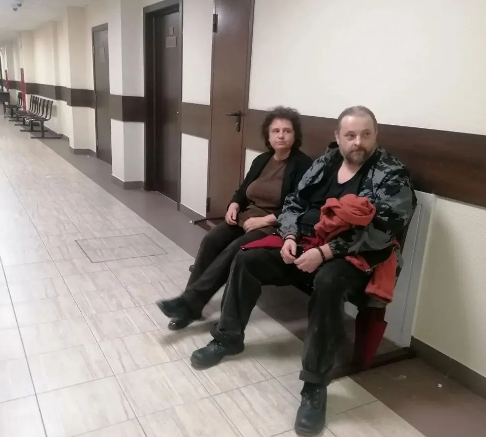 Тверской районный суд признал пятерых участников акции в здании Правительства Москвы виновными по административным делам: одним назначены аресты, другим — штрафы по статьям о неповиновении полиции и участии в несанкционированном собрании.