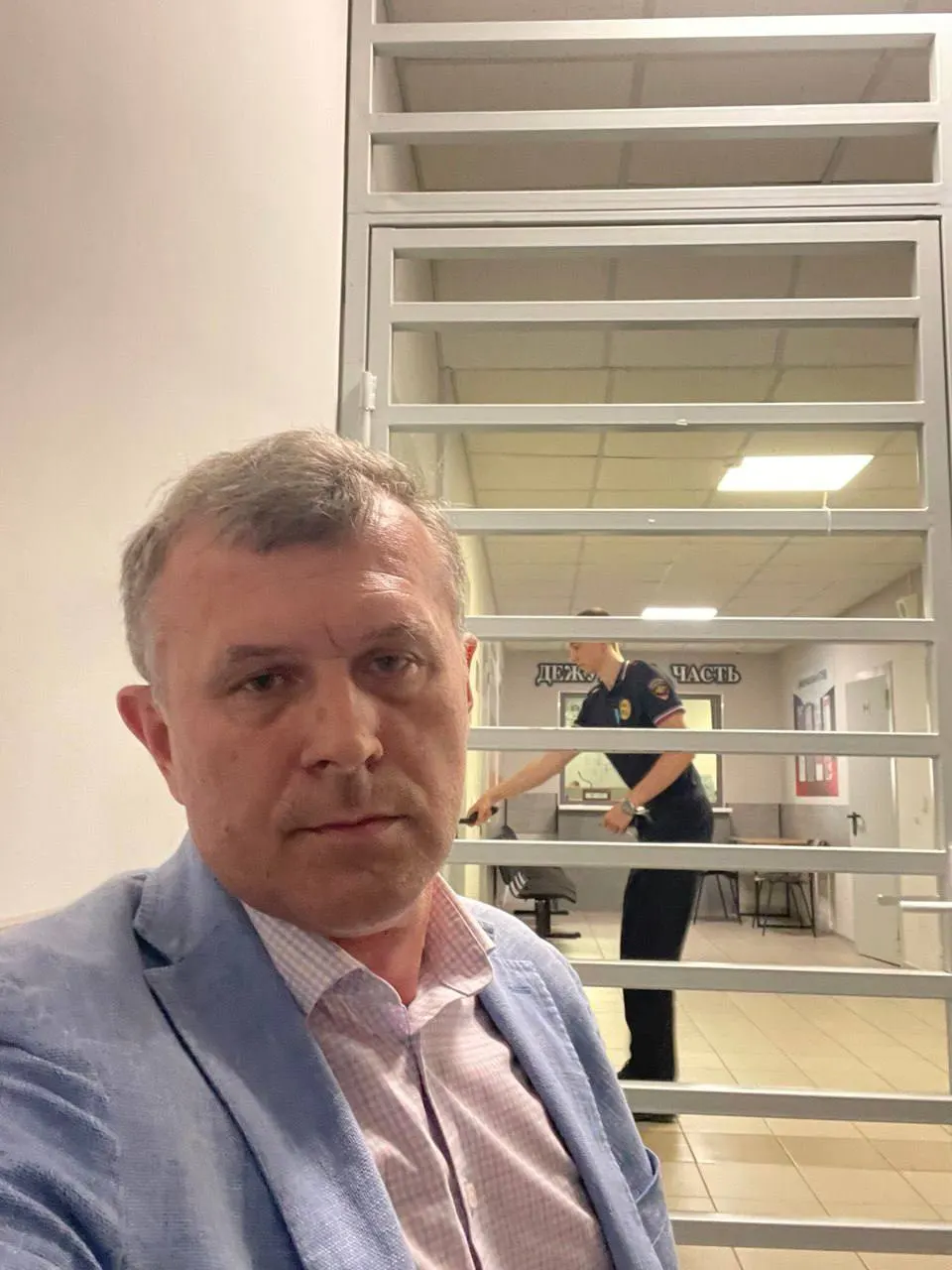 Борис Надеждин задержан 13 июля в Подмосковье; ему предъявлено обвинение по статье о публичной демонстрации «экстремистской» символики (ст. 20.1.3 КоАП), что исключает участие в выборах.