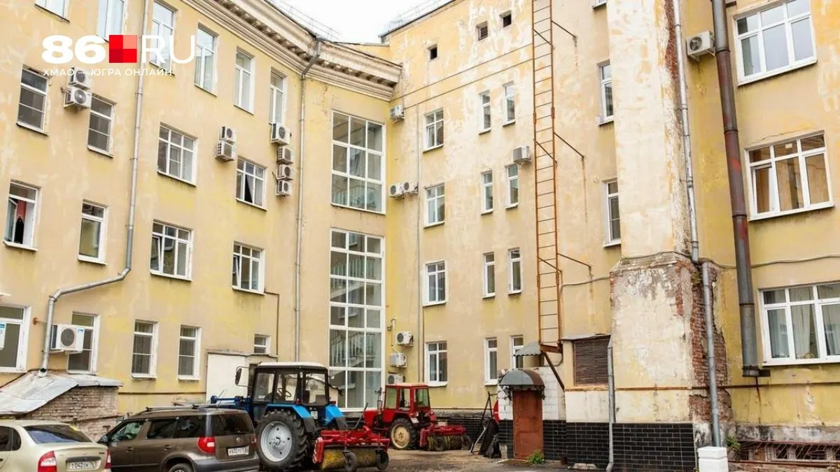Решение о переустройстве дворовой территории и организации парковки принимают собственники на общем собрании: что нужно учесть, чтобы избежать нарушений и споров.