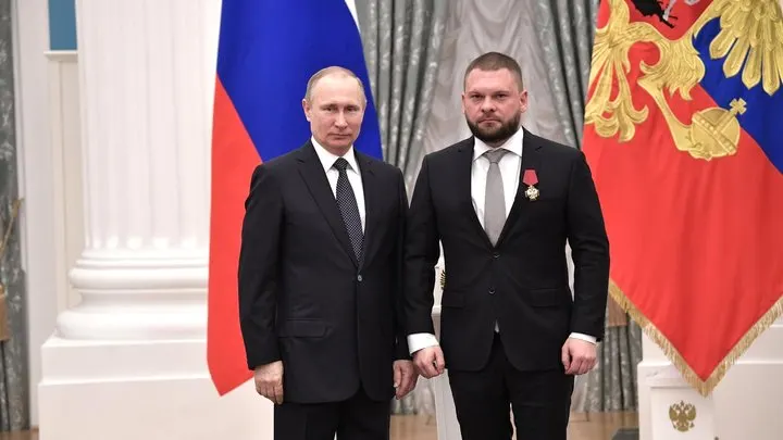 В декларациях кандидатов на выборах в Госдуму указаны доли в зарубежных активах у ряда представителей «Единой России», включая акции американских компаний и иностранные депозитарные расписки.