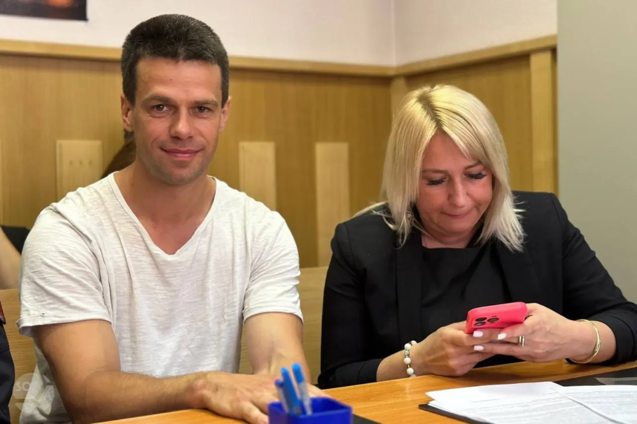 Ленинский суд признал Ярослава Кострова виновным в «демонстрации экстремистской символики» из-за старой ссылки на Instagram и назначил 10 суток ареста; это лишает его права участвовать в ближайших выборах.