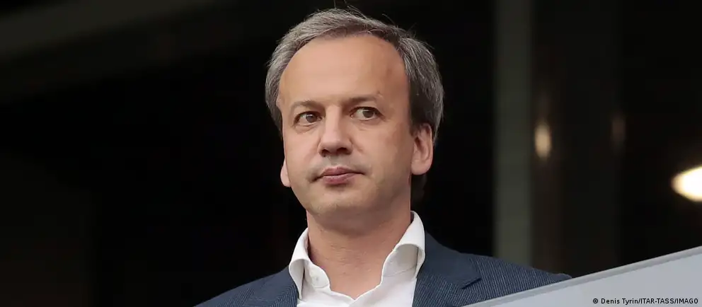Аркадий Дворкович объявил о намерении опротестовать в суде включение в санкционный список ЕС и добровольно прекратил исполнение обязанностей президента Международной шахматной федерации до решения суда.