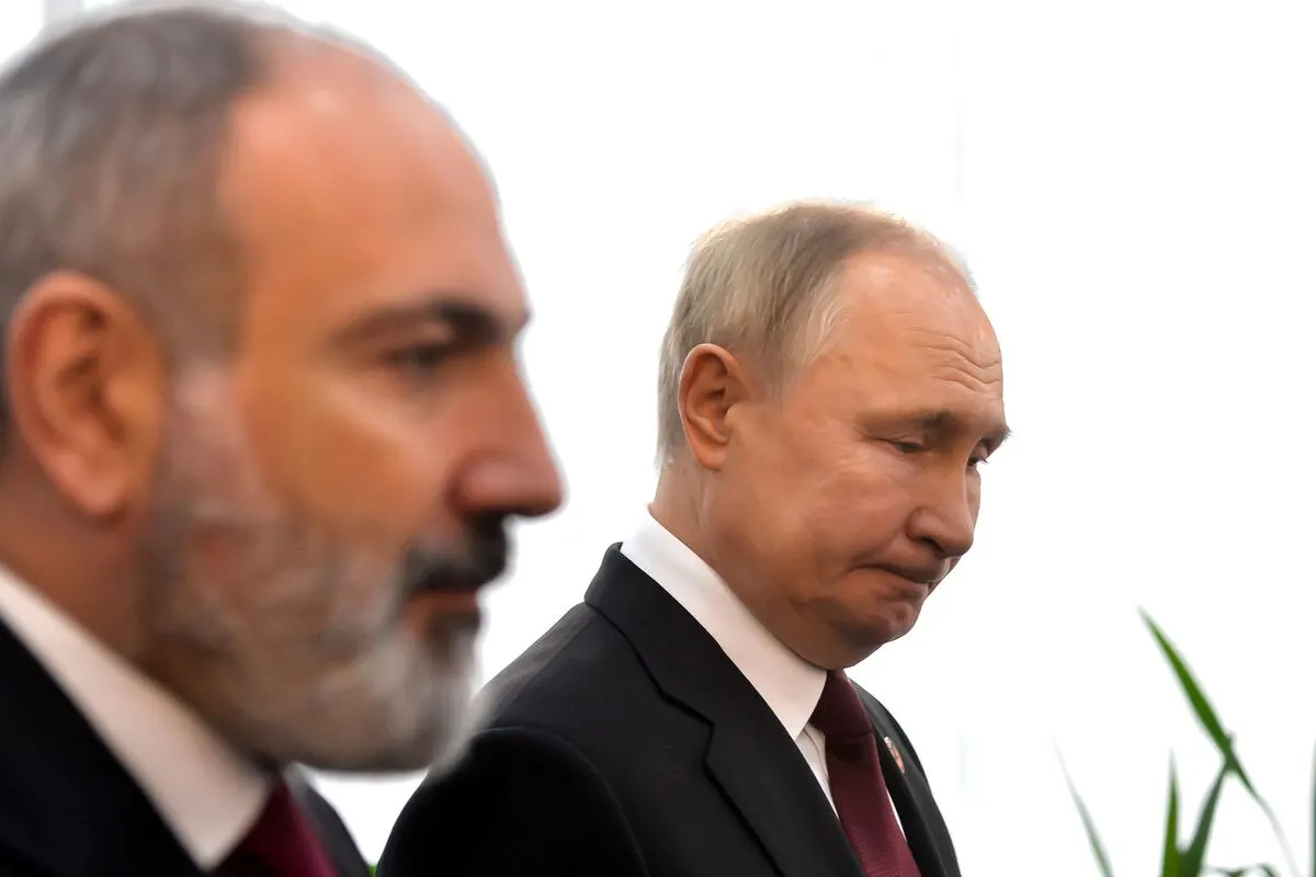 За январь–май 2026 года товарооборот между Арменией и Россией сократился до $2,196 млрд, доля России в торгах упала с 35,1% до 28%. Ограничения на ввоз армянских продуктов и политическое сближение Еревана с Европой обострили отношения; вопрос обсуждали на встрече в Екатеринбурге.