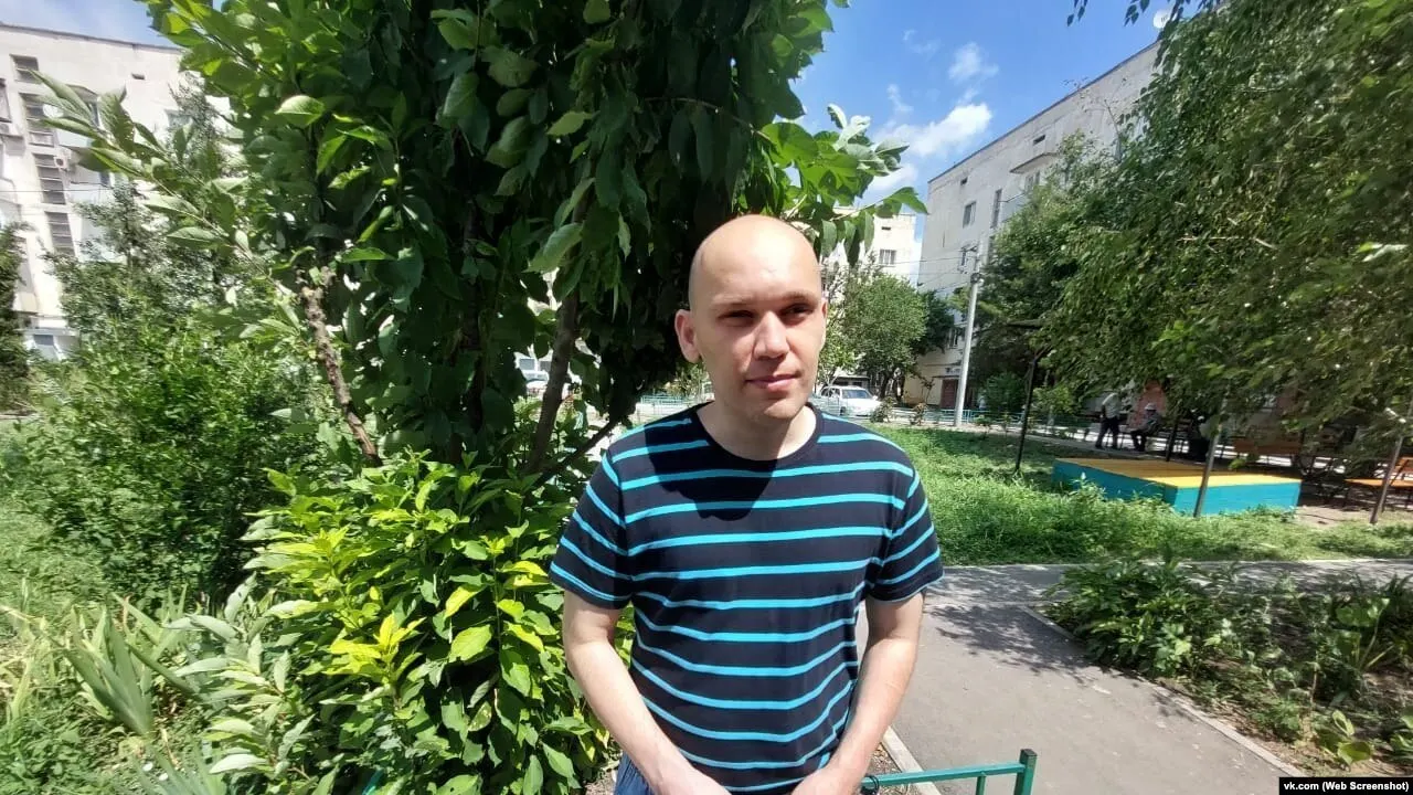 В обновлённый список «иностранных агентов» включили инвалид I группы Игоря Никитенко. Правозащитники отмечают массовые и сомнительные включения в реестр, а сам Никитенко сообщает о тяжёлом положении без электричества и с серьёзными заболеваниями.