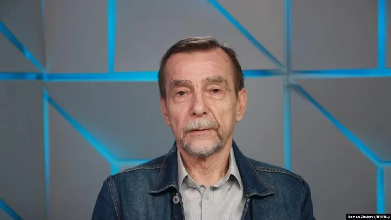 Хорошевский районный суд Москвы заочно приговорил 84‑летнего правозащитника к пяти с половиной годам колонии по обвинениям в нарушении закона об «иностранных агентах» и создании «нежелательной» организации.