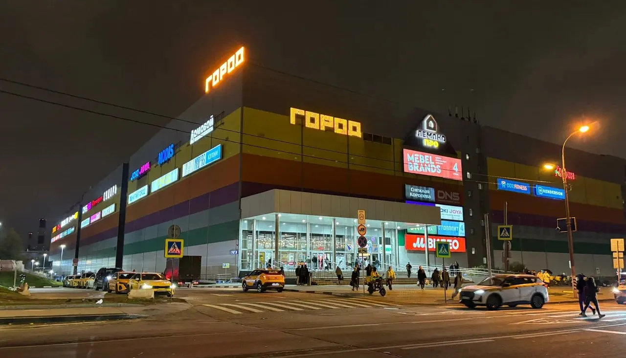 Торговый центр площадью почти 160 тыс. кв. м предлагают купить за 8,6 млрд рублей — это крупнейшая и самая дорогая сделка на рынке коммерческой недвижимости Москвы за последнее время.