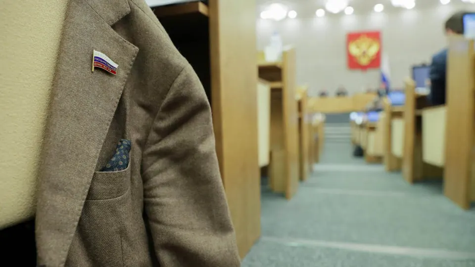 Правительство поддержало поправки, которые снимают ответственность региональных депутатов за отсутствие или несвоевременную подачу деклараций о доходах; документ требует доработки, отмечают ведомства.