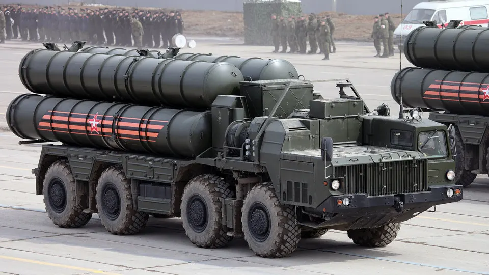 Анкара запросила у Москвы согласие на передачу зенитных комплексов С‑400 третьей стране — предположительно одной из стран Персидского залива — чтобы разблокировать покупку истребителей F‑35 у США.